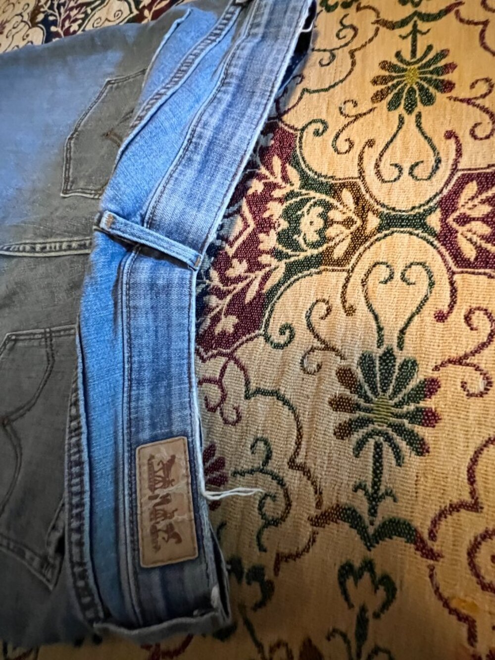 Levi's 525 Jeans Womens 14 M Light Wash Straight Leg Perfect Waist Distressed - Picture 14 of 16